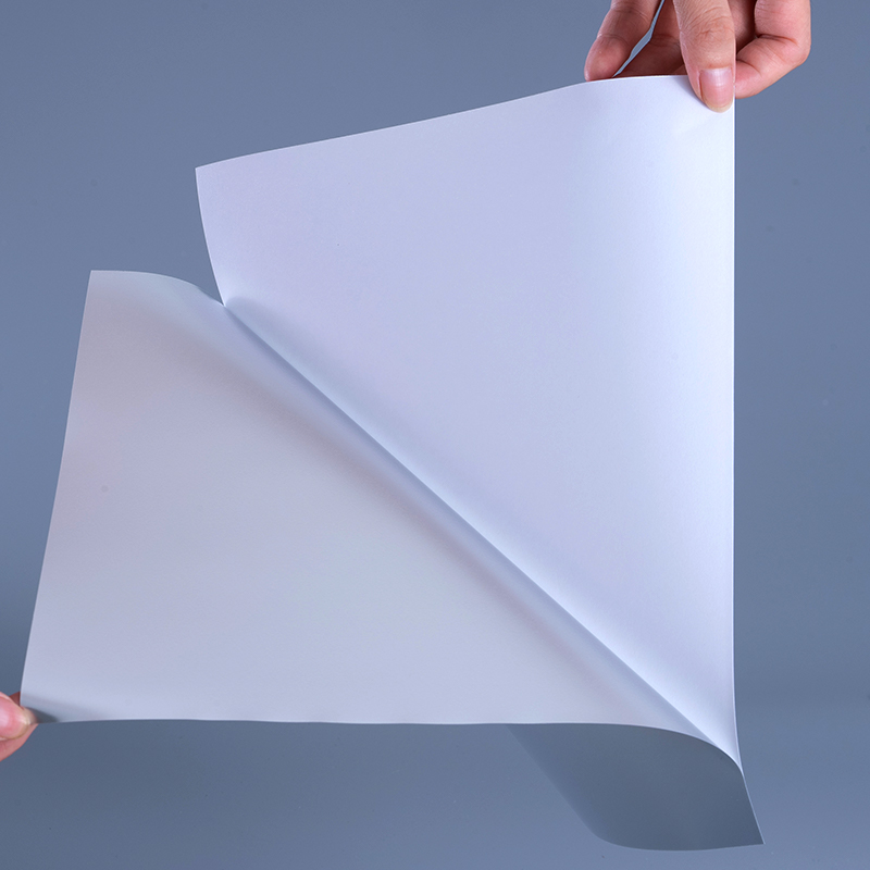 UV Mürekkep Püskürtmeli Baskı için Su Bazlı Akrilik Yapışkanlı 50mic Mat Gümüş PET Etiket malzemeleri Filmi