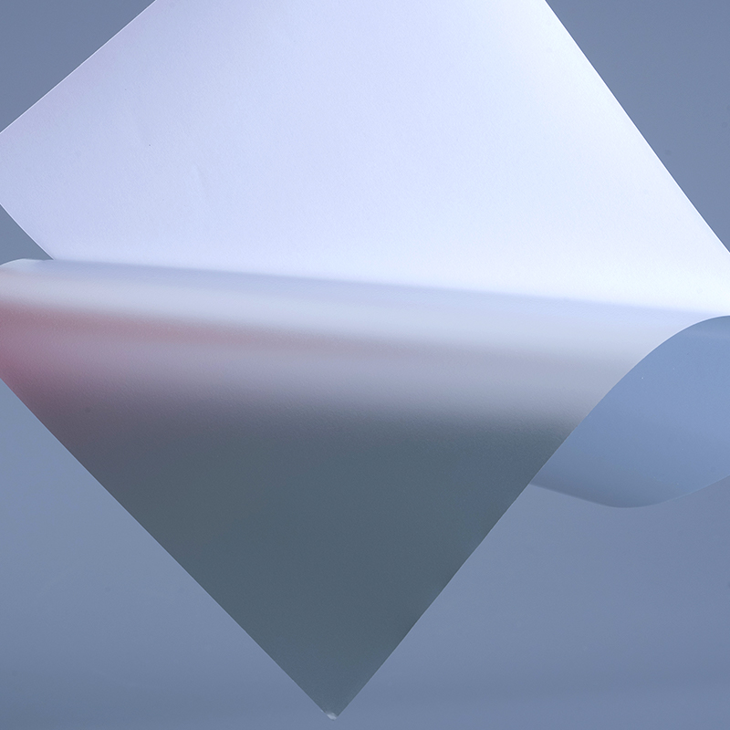 UV Mürekkep Püskürtmeli Baskı için Su Bazlı Akrilik Yapışkanlı 50mic Mat Gümüş PET Etiket malzemeleri Filmi