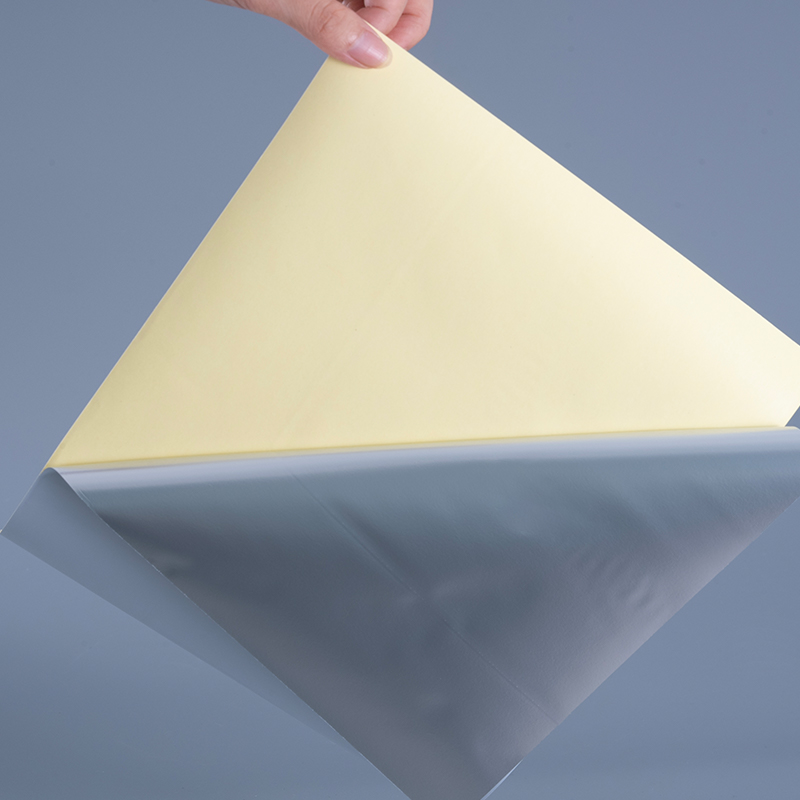 Dijital Baskı için Solvent Akrilik Yapışkanlı Jumbo Rulo ile 50mic Parlak Beyaz Polyester PET Film Kendinden Yapışkanlı Etiket