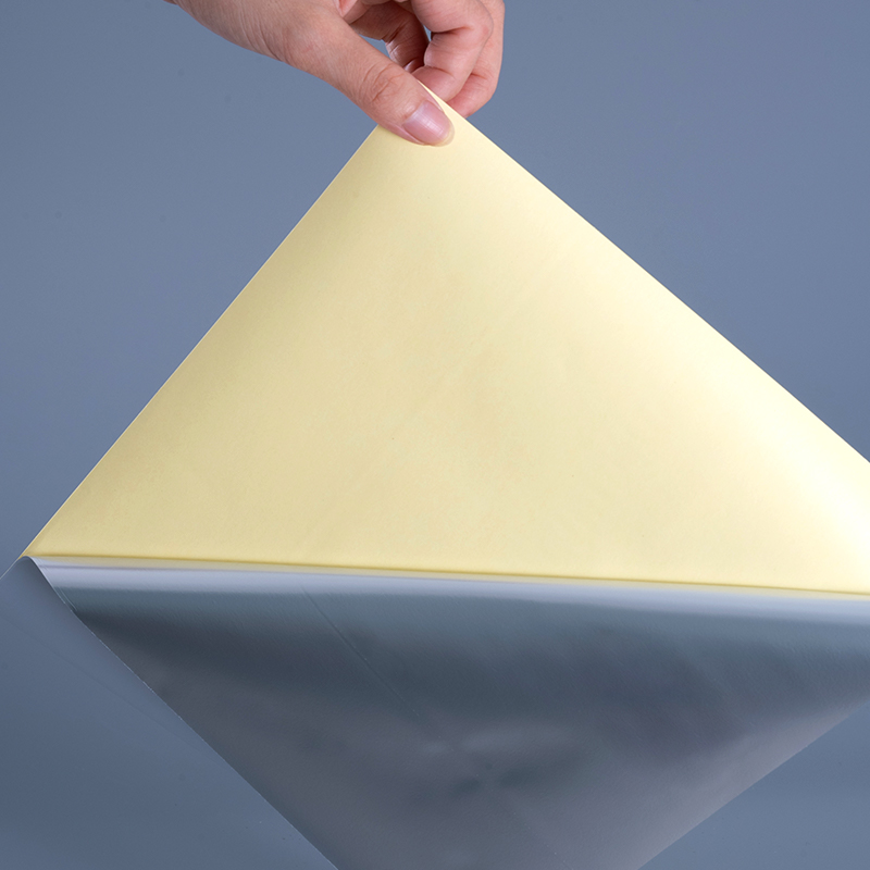 Dijital Baskı için Solvent Akrilik Yapışkanlı Jumbo Rulo ile 50mic Parlak Beyaz Polyester PET Film Kendinden Yapışkanlı Etiket