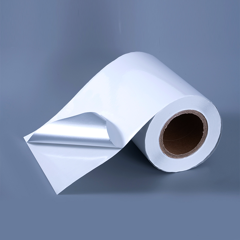 Mürekkep Püskürtmeli Baskı için Su Bazlı Akrilik Yapışkanlı 25mic Parlak Beyaz Alüminize Polyester Film Kendinden Yapışkanlı Etiket